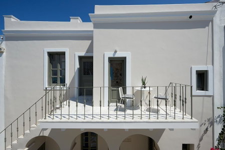 Argonauta, Paros, Greece