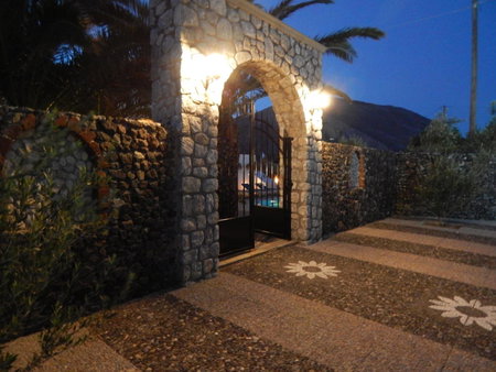 Petra Nera, Perissa, Greece