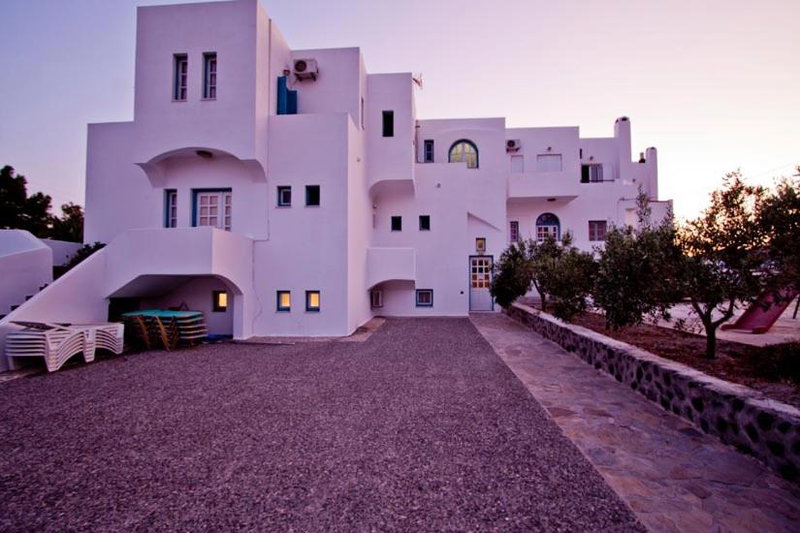 Petra Nera, Perissa, Greece
