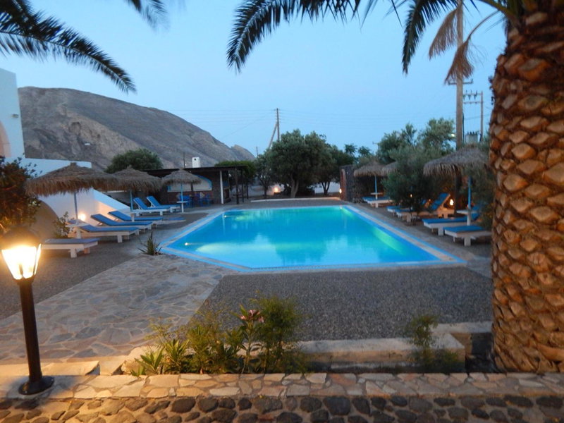 Petra Nera, Perissa, Greece