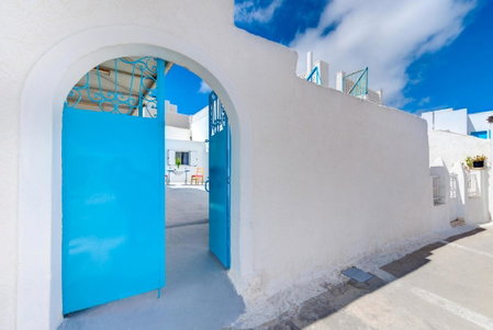 Mantilaria, Fira, Greece
