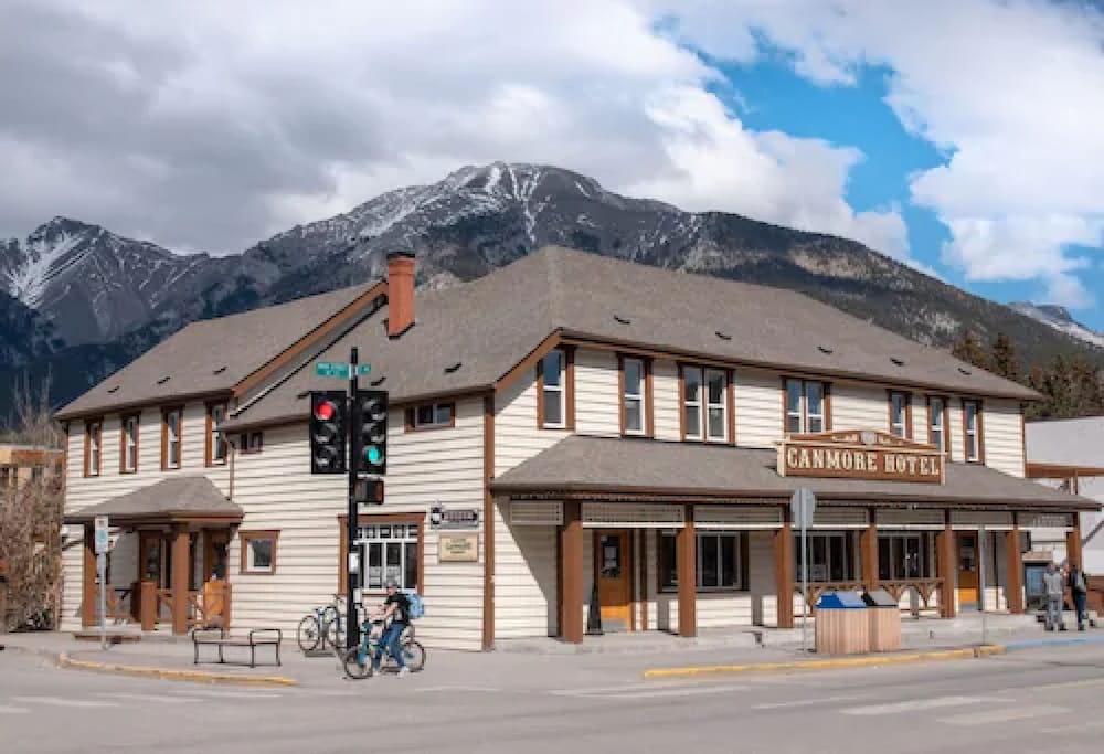 Party Hostel- Canmore Hotel Hostel, Canada