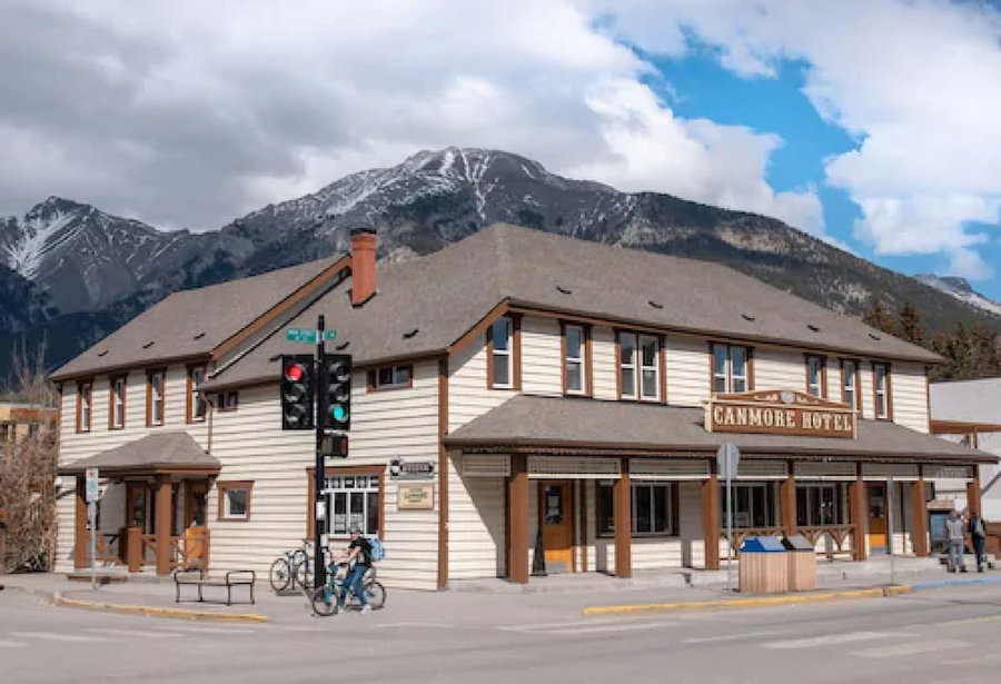 Party Hostel- Canmore Hotel Hostel, Canmore, Canada