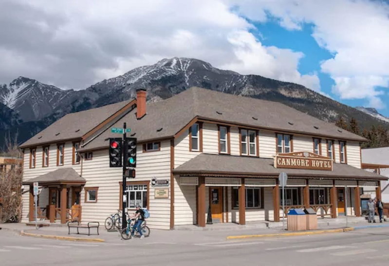 Party Hostel- Canmore Hotel Hostel, Canmore, Canada