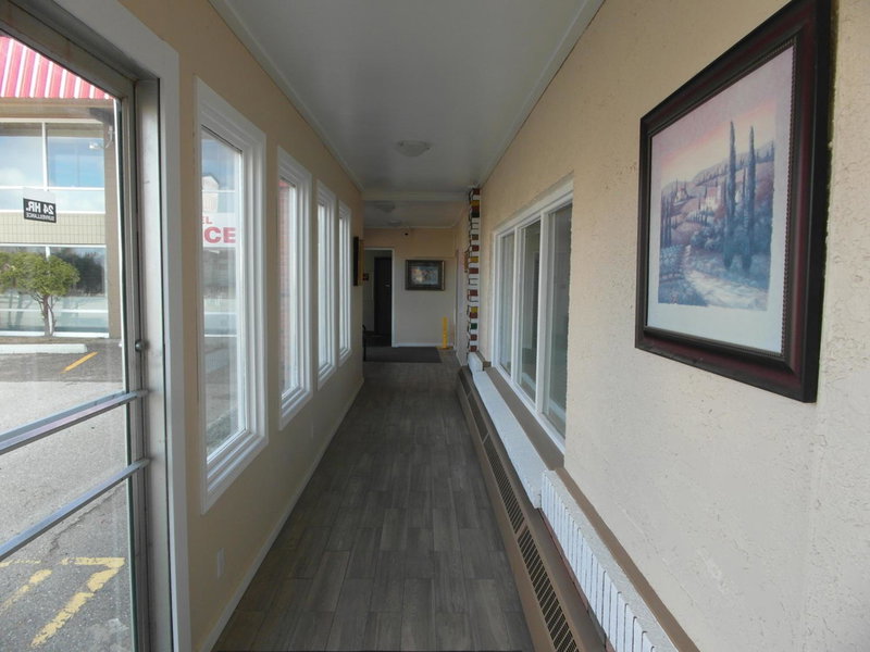 West View Motel, Hanna, Canada