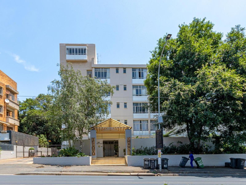 RAD STAYS - Illovo Mews 245 Oxford Road, Johannesburg, South Africa
