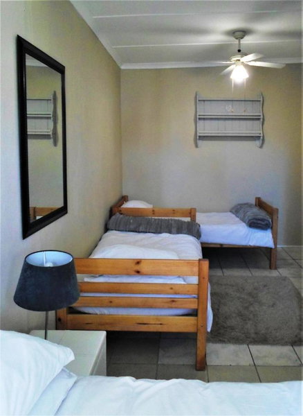 Cenikma Guest Suites - Family Room 1, East London, South Africa