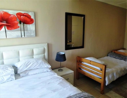 Cenikma Guest Suites - Family Room 1, East London, South Africa