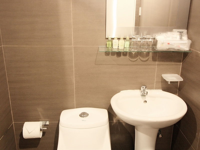 MaxStays Max Style at Fort Victoria, Taguig, Philippines