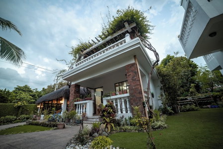Bernardos Lantia Hotel, Basco, Philippines
