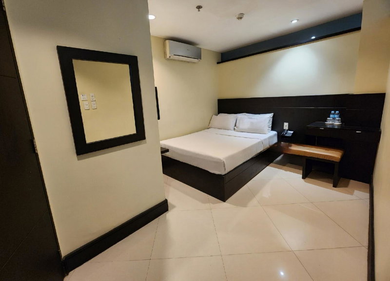 Green Glass Hotel, Calamba, Philippines