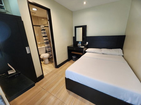 Green Glass Hotel, Calamba, Philippines