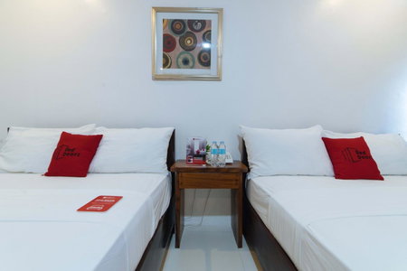 RedDoorz Plus @ San Roque Roxas City, Roxas City, Philippines