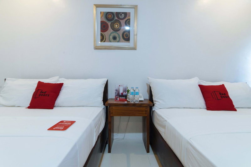 RedDoorz Plus @ San Roque Roxas City, Roxas City, Philippines