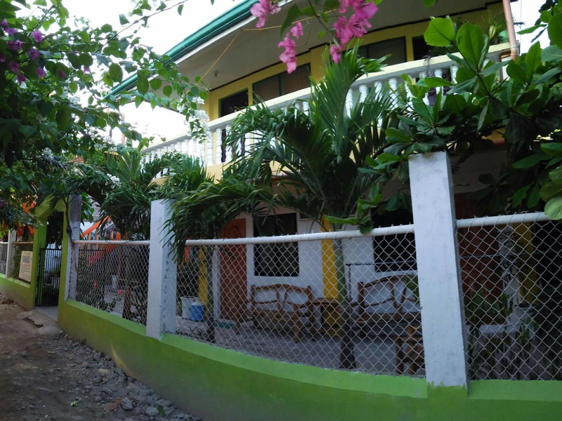 Guanna's Place Room and Resto Bar, Malapascua Island, Philippines