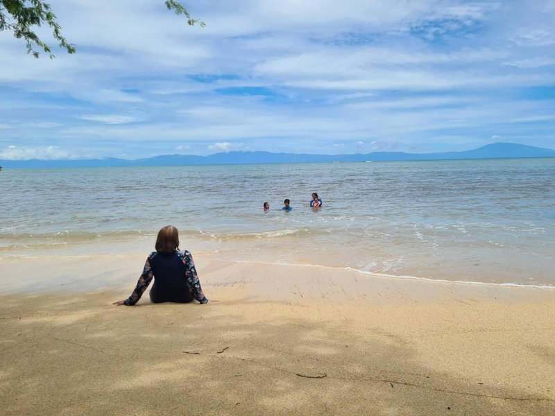 Calatagan's Bahay Kubo - with Beach Access, Batangas City, Philippines