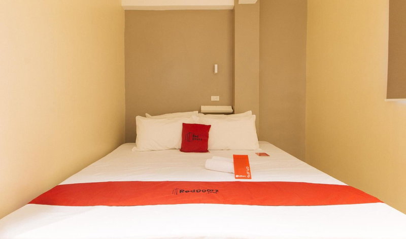 RedDoorz at Laiya Vivo Hotel Batangas, San Juan, Philippines