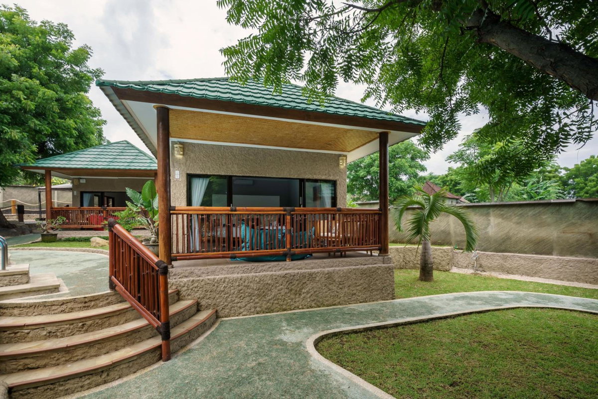 Lunar Dive Resort: Bamboo Villas, Indonesia