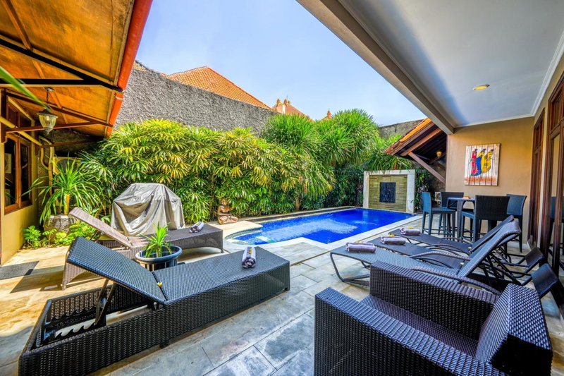 Villa SANKET - KUTA - 6 bedrooms - 6 bathrooms - Great Location, Kuta, Indonesia