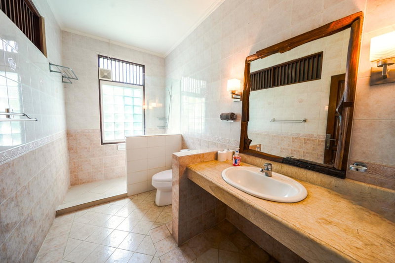 Villa SANKET - KUTA - 6 bedrooms - 6 bathrooms - Great Location, Kuta, Indonesia