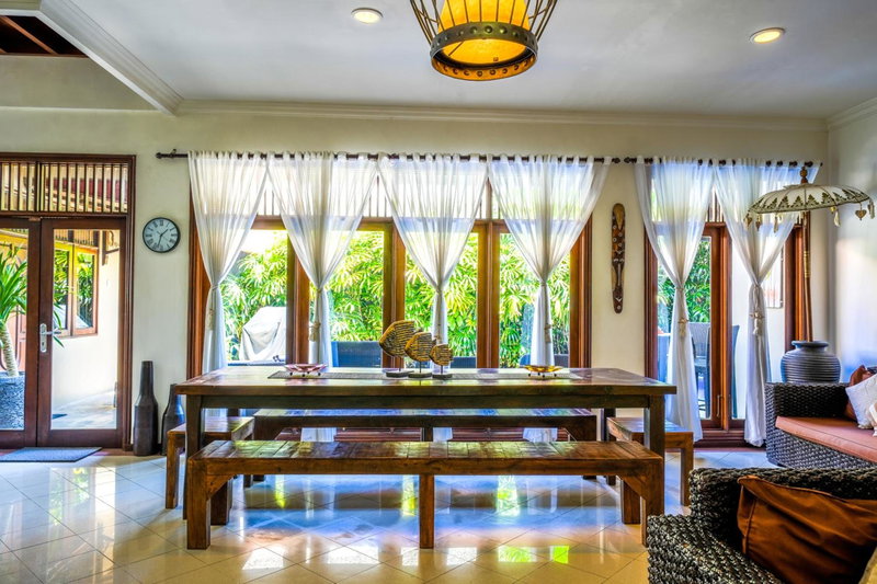 Villa SANKET - KUTA - 6 bedrooms - 6 bathrooms - Great Location, Kuta, Indonesia
