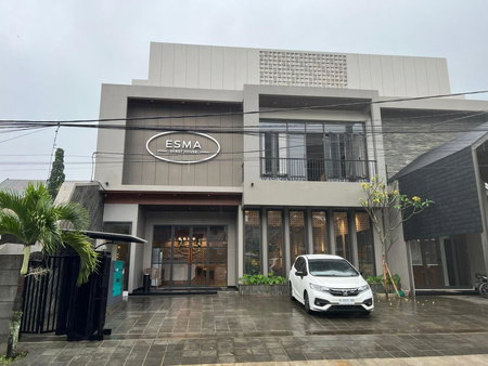 Esma Family GuestHouse, Rampal, Indonesia
