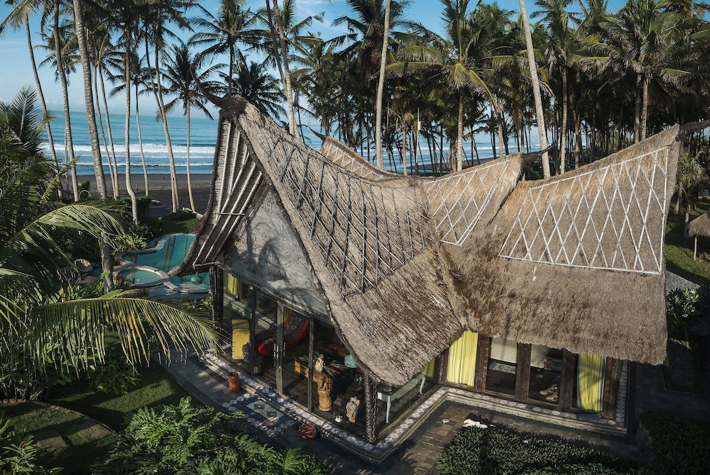 Absolute Beachfront Romantic Villa Laut, Indonesia