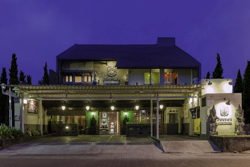 Hotel · Dhanesvara Holistic Unique Homestay, Surabaya