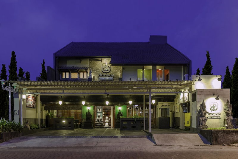 Dhanesvara Holistic Unique Homestay, Surabaya, Indonesia