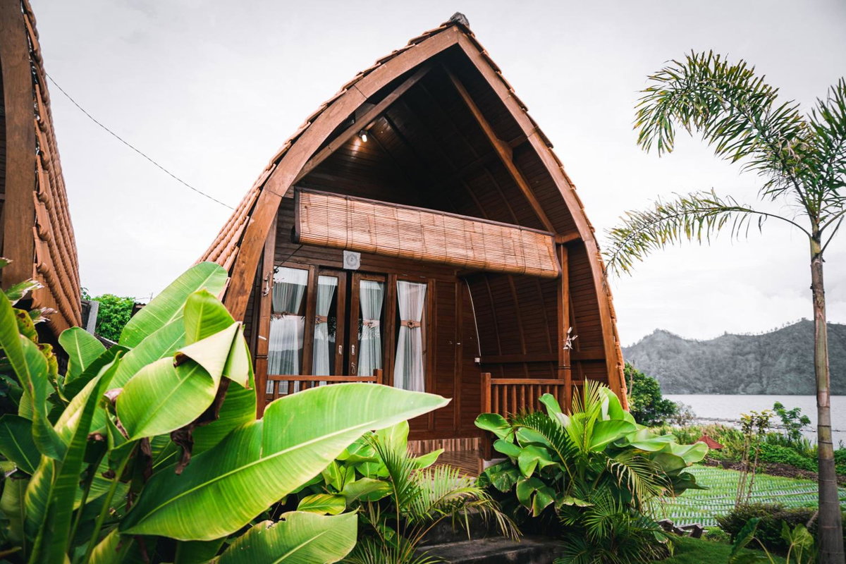 D Khaylas, Indonesia