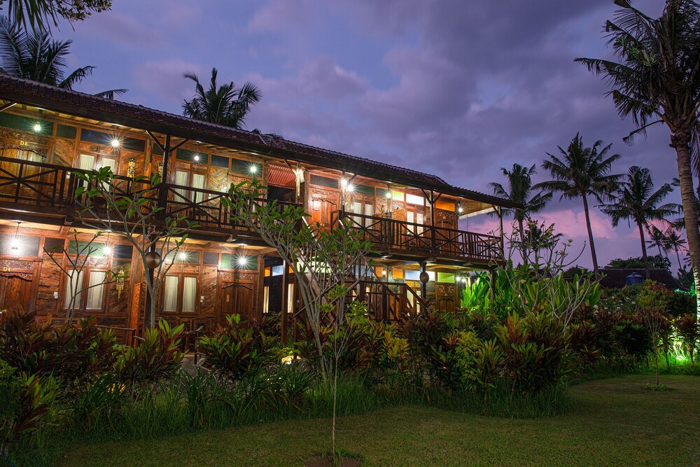 Pondok Pitaya Hotel, Surfing & Yoga, Indonesia