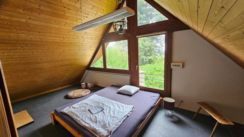 Gästezimmer in alternativer Kulturvilla, Aesch, Switzerland