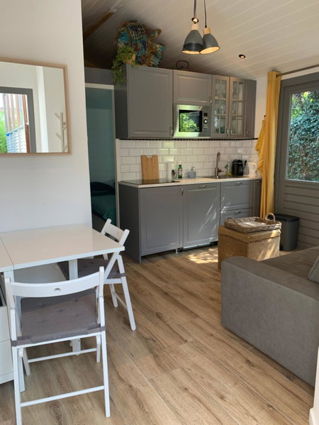 Tinyhouse Scheveningen beach FREE gated parking, Scheveningen, The Netherlands