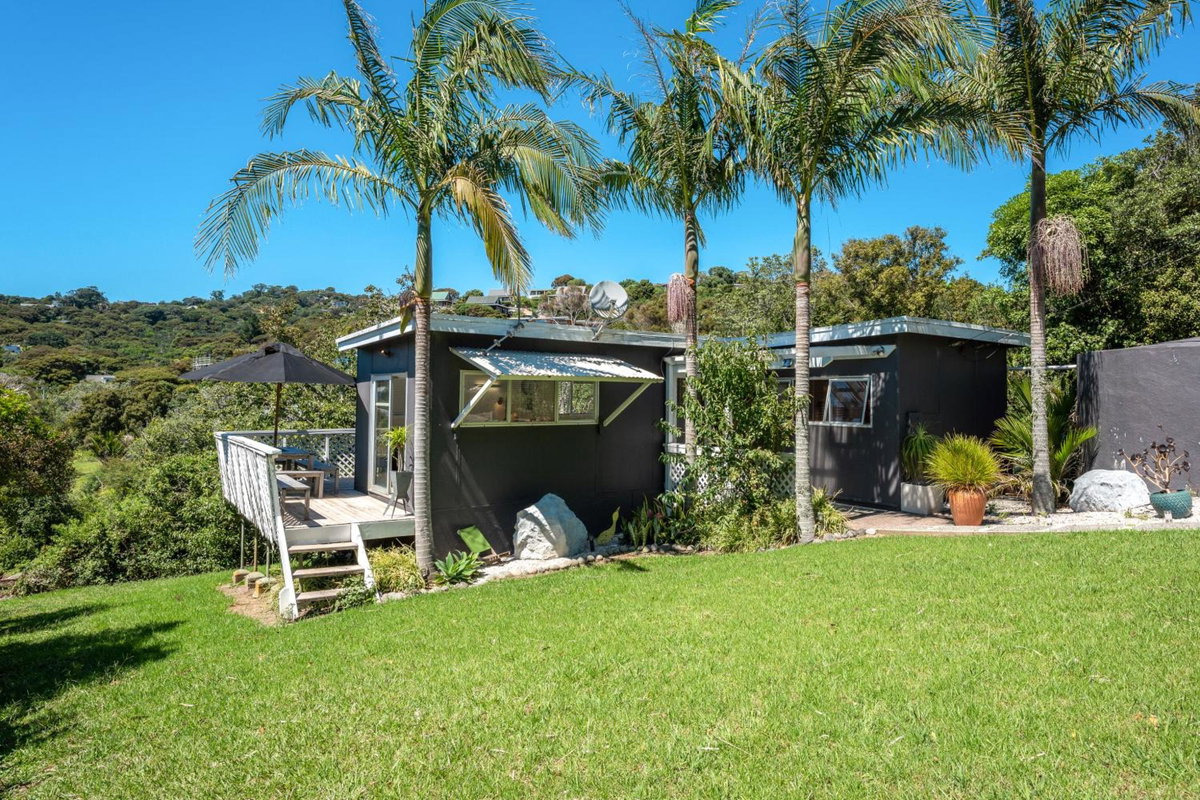 Four Palms Cottage - Onetangi Holiday Home, New Zealand