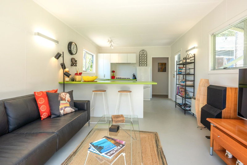 Four Palms Cottage - Onetangi Holiday Home, Onetangi, New Zealand