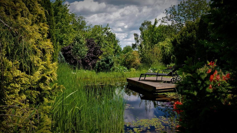 100dola, Malé Hoštice, Czechia
