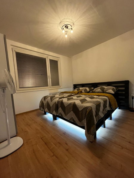 Spaní na paletách kousek od centra Hradce Králové, Hradec Králové, Czechia
