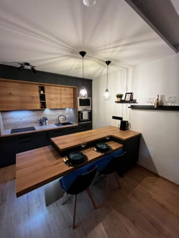 Spaní na paletách kousek od centra Hradce Králové, Hradec Králové, Czechia