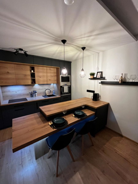 Spaní na paletách kousek od centra Hradce Králové, Hradec Králové, Czechia