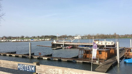 Thuiskomen, genieten aan het water, Maaseik, Belgium