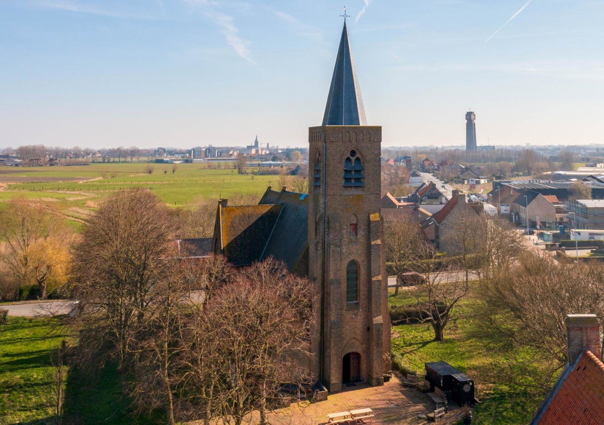Sleeping in a Church - Bed & Bar Tolomeus, Belgium