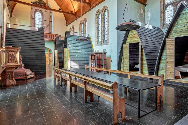 Sleeping in a Church - Bed & Bar Tolomeus, Diksmuide, Belgium