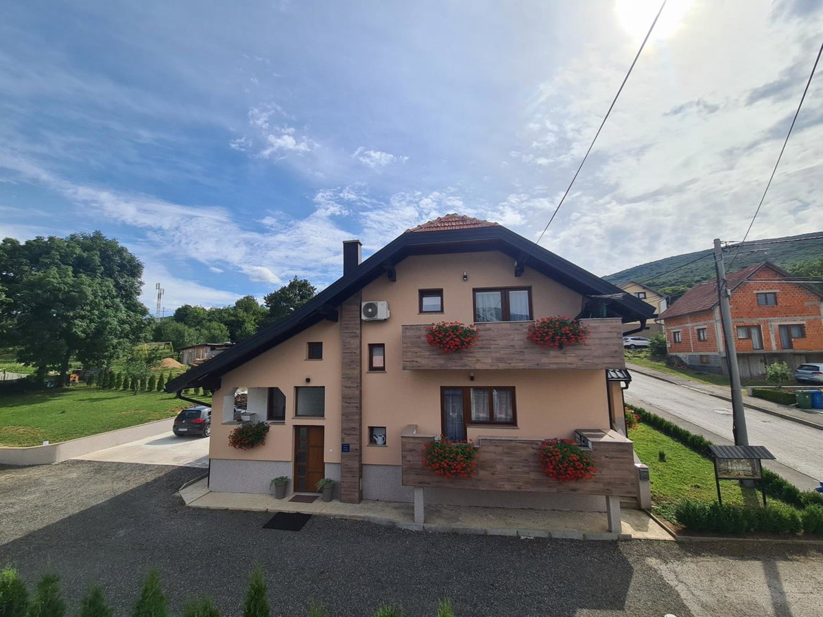 Hotel · Woodland, Korenica