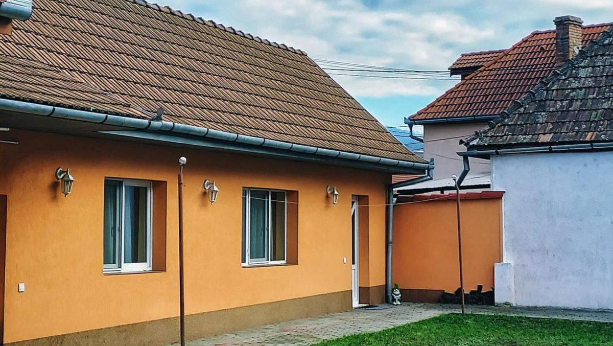 Lightning Vacation House, Romania