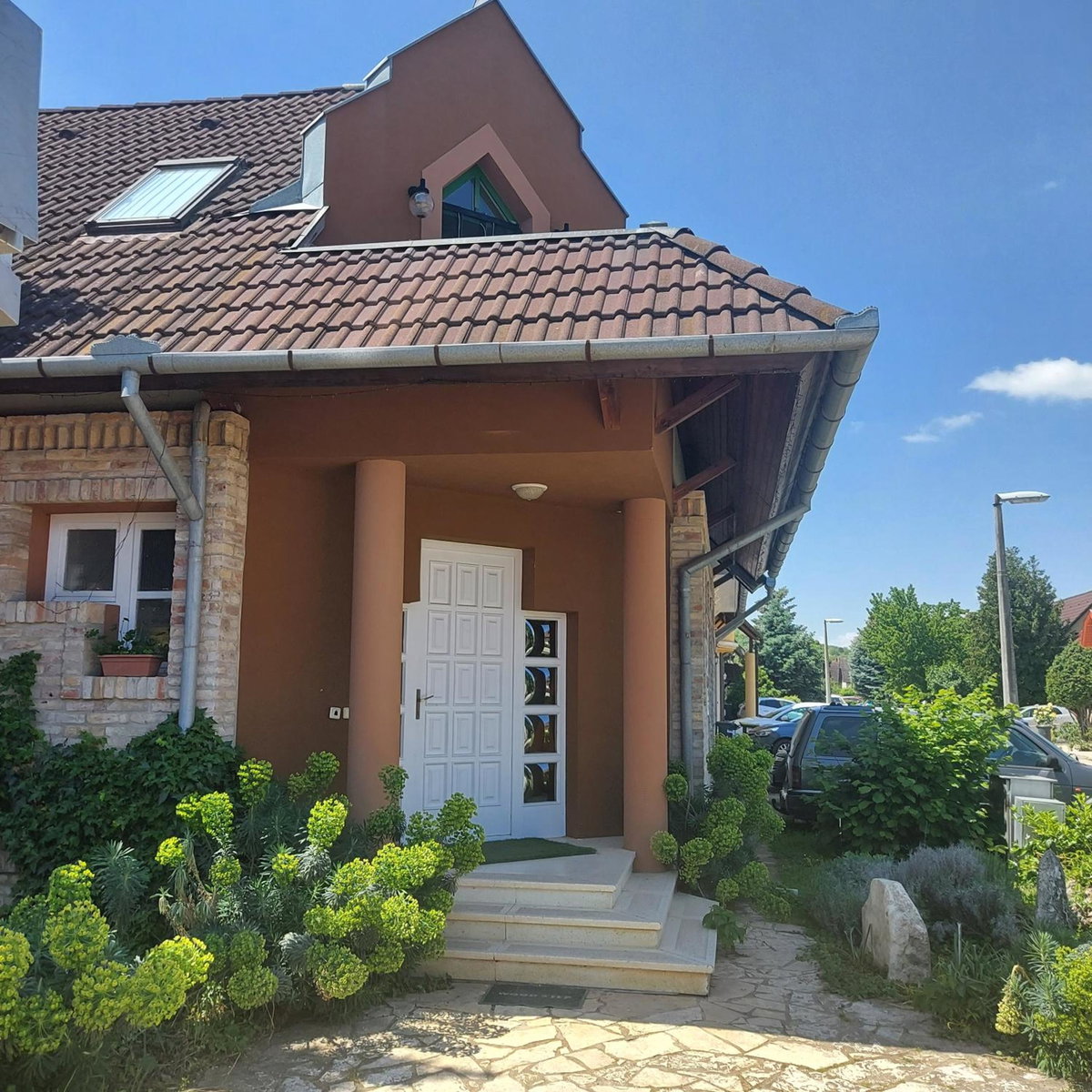 Petra Vendégház, Hungary
