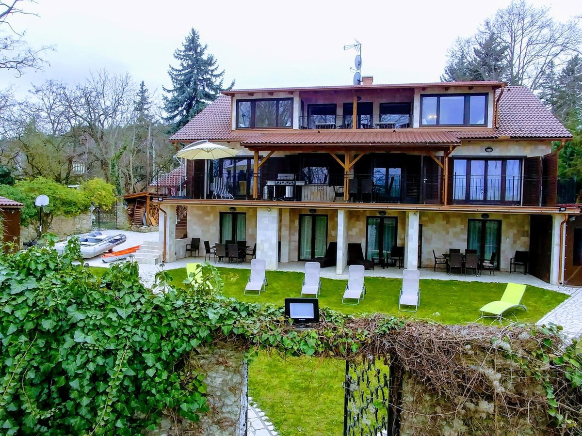 Hotel · Vízparti Apartmanház, Leányfalu