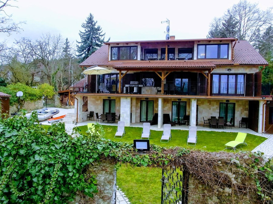 Vízparti Apartmanház, Leányfalu, Hungary