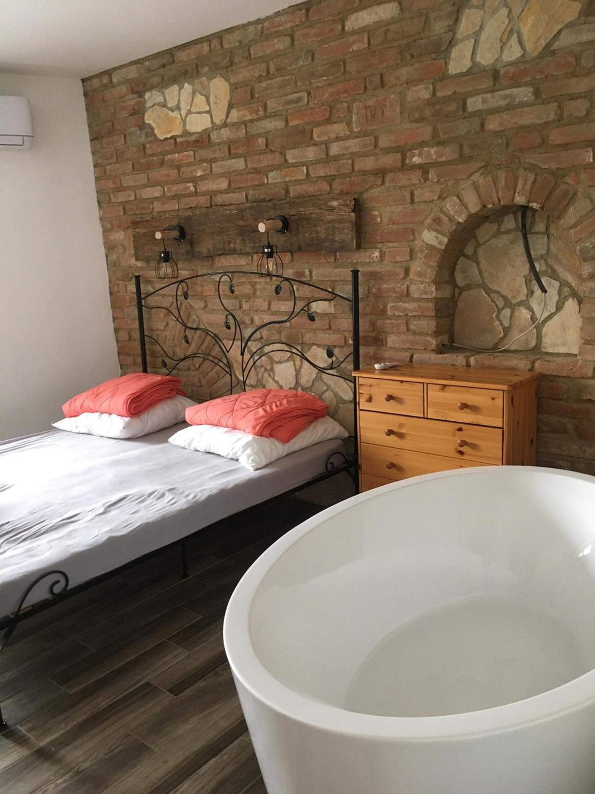 Hotel · Cuki Apartmanok, Dombóvár