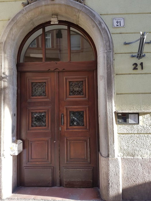 BpR W21 Retro Home with balcony, Budapest, Hungary