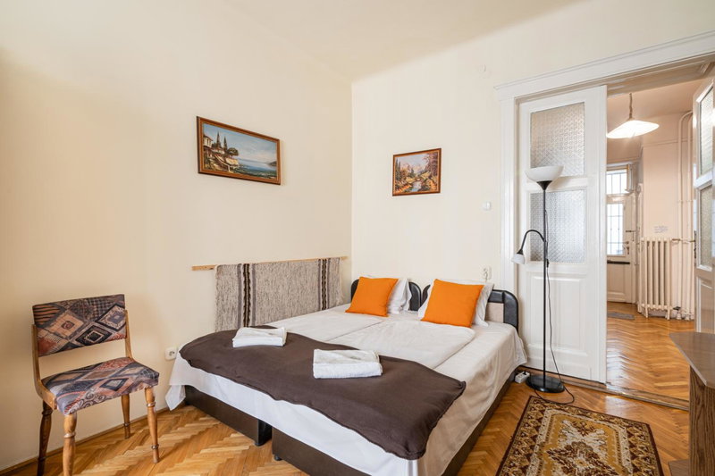 BpR W21 Retro Home with balcony, Budapest, Hungary